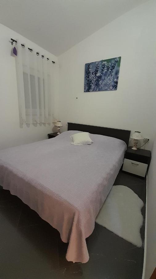 Apartmani Ivankovic Karlobag Dış mekan fotoğraf