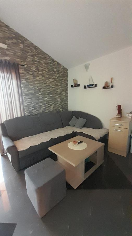 Apartmani Ivankovic Karlobag Dış mekan fotoğraf